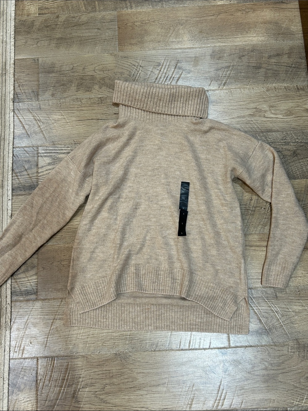 Banana Republic Women's Camel/Tan Turtleneck Sweater